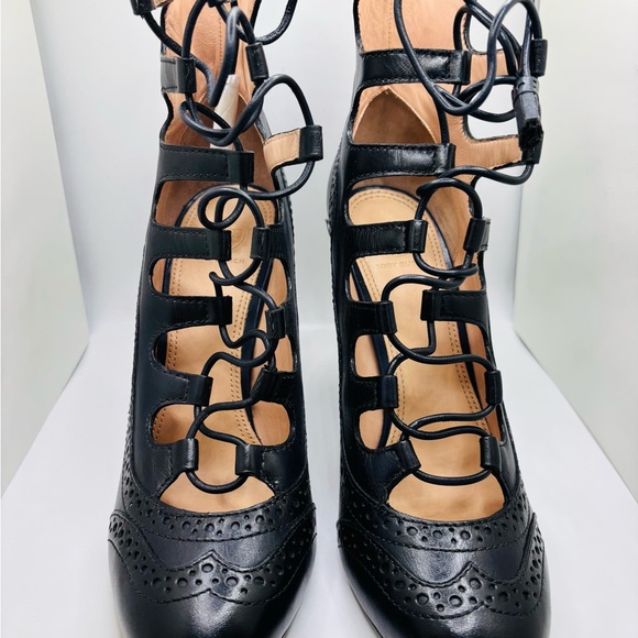 Brand new Tory Burch navy bootie.  Size 9.5. - Picture 2 of 5